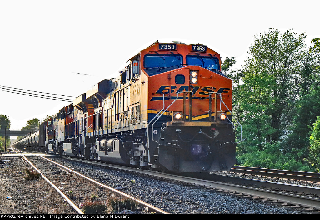 BNSF 7353 on B-706